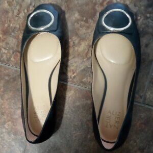 WOMENS FLAT BLACK SHOES WITH METALLIC ORNAMENTATION SIZE 9 1/2